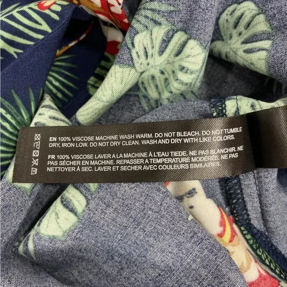 NEW Denim & Flower Ricky Singh Christmas Hawaiian Santa Shirt large MSRP $44 - Picture 6 of 9